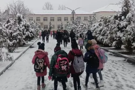18-20 yaşlı gənclər evdə qalsın, şagirdlər məktəbə getsin – - Nazirlikdən qəribə qərar