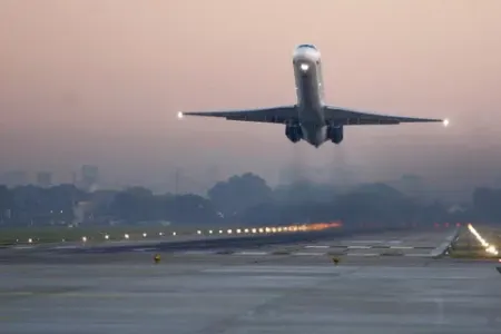 Gürcüstanda bu aviareyslər təxirə salındı