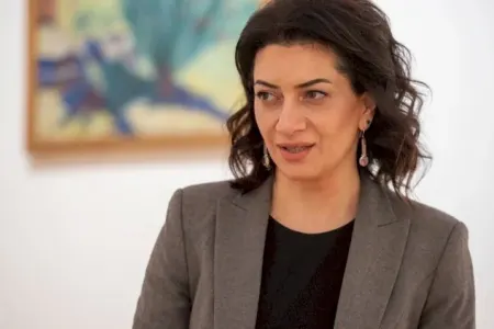 Paşinyanın arvadı təhqir etdi - Ermənistan XİN susdu