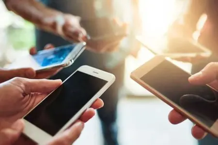 Azərbaycana smartfonlar hansı ölkələrdən və - neçəyə gətirilib?