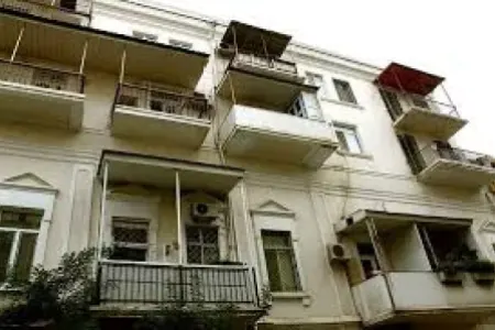 O bu səslərlə qonşularını - QORXUDUR