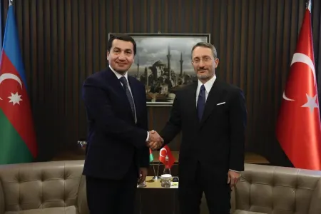 Hikmət Hacıyev Fahrettin Altunla müzakirələr apardı - FOTO