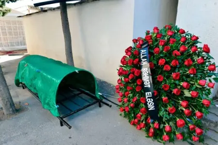 Azərbaycanlı müğənninin anası və nənəsi eyni gündə vəfat etdi