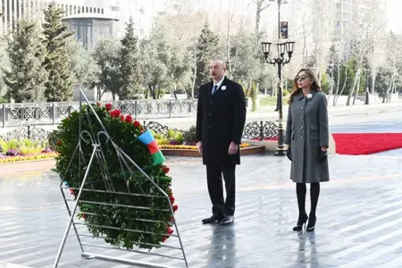 Prezident və xanımı “Ana harayı” abidəsini ziyarət etdi