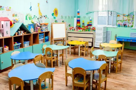 Uşaq bağçası müəlliməsi uşaqların - əşyalarını OĞURLADI