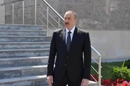 Prezident Embalonu qarşladı