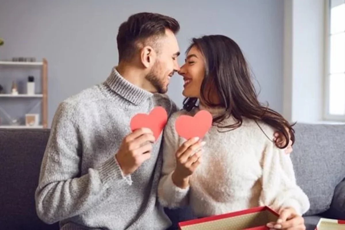 Bu 5 əlamət sizə - aşiq olduğunu göstərir