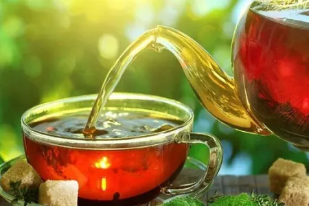 Çay süfrəsinə dəvət olunmayan tibb bacısı - 41 min təzminat qazandı
