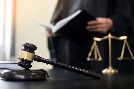 Konstitusiya Məhkəməsi hakimlərinin vəzifədə olmasının yaş həddi artırılır