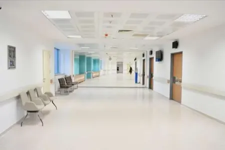 Tanınmış aktyor beyin qanaması keçirdi - FOTO
