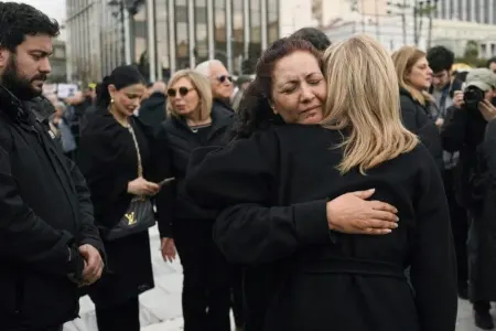Yunanıstanda həyat dayandı: - Minlərlə insan...