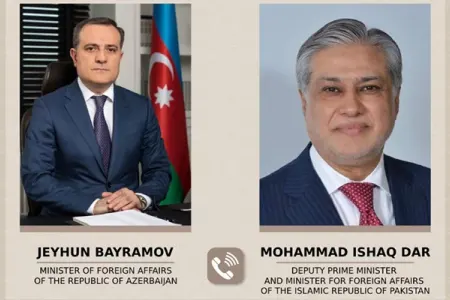 Bayramov pakistanlı həmkarı ilə danışdı