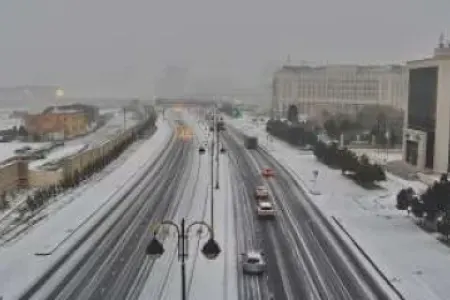 Qarlı havada bu qədər svetofora zərər dəydi