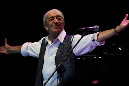 Edip Akbayram vəfat etdi