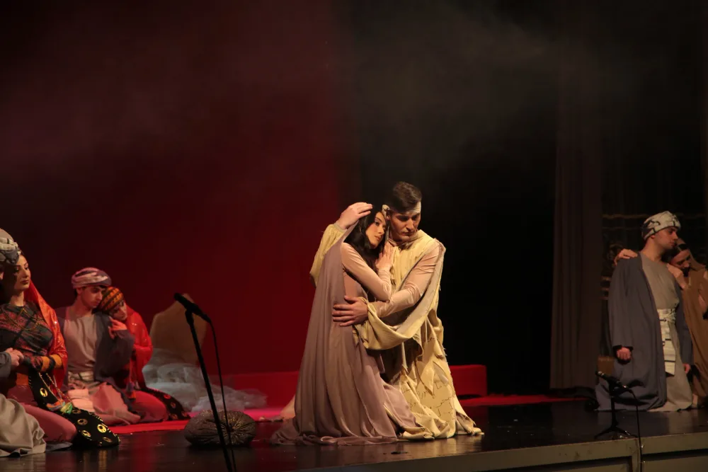 Musiqili Teatrın gənc balet artistləri ilk dəfə Leyli və Məcnun rollarında - FOTO
