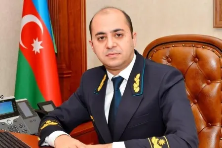Yeni sədr daha bir rəisi işdən çıxardı