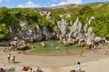 Dünyanın ən kiçik çimərliyi - İnsanlar axın edir