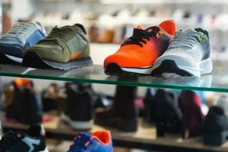 Donuz dərisindəndir: - Bu ayaqqabıları alanlar geri qaytarır