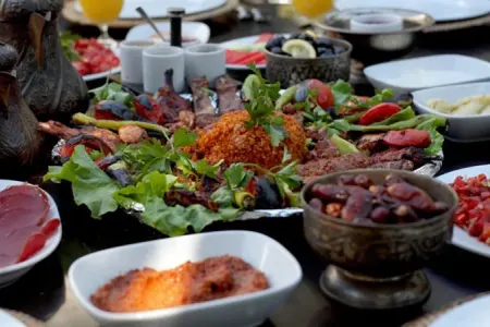 Ən sərfəli iftar menyuları - 10 manatdan başlayan qiymətlər