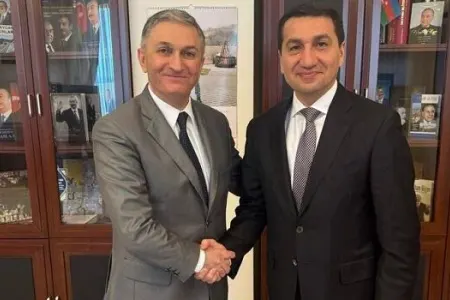Hikmət Hacıyev Fələstin səfiri ilə görüşdü