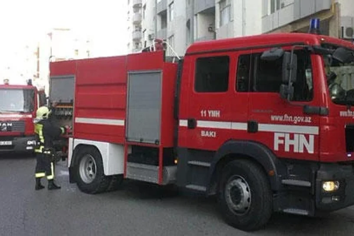 Güclü yanğın başlayan Neft Emalı Zavodundan - ANBAAN GÖRÜNTÜLƏR