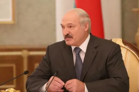 Trampa deyin, onu gözləyirəm - Lukaşenko