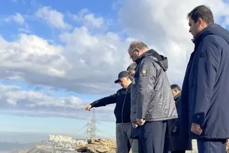 Kəmaləddin Heydərov və Eldar Əzizov yanğın yerinə getdi