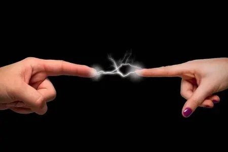 Bu günlərdə niyə hər kəsi elektrik vurur? - ƏSL SƏBƏB