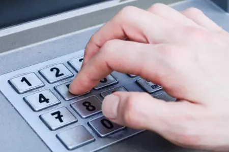 Bakıda bank kartlarından 25 min manat oğurlandı