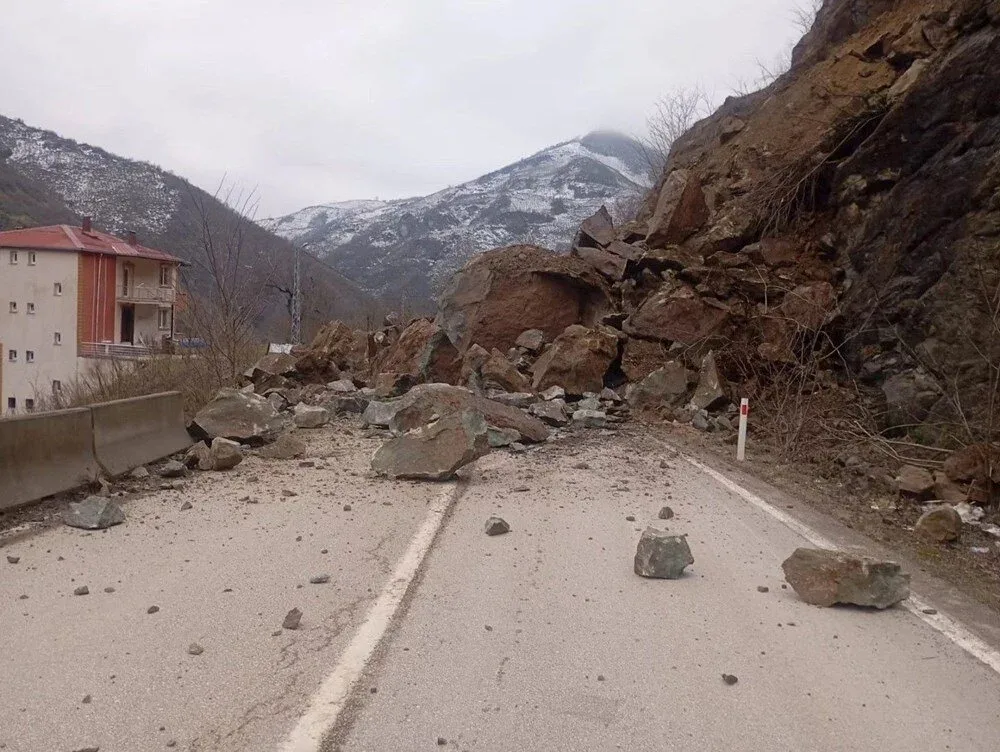 Türkiyə torpaq sürüşməsi - baş verdi