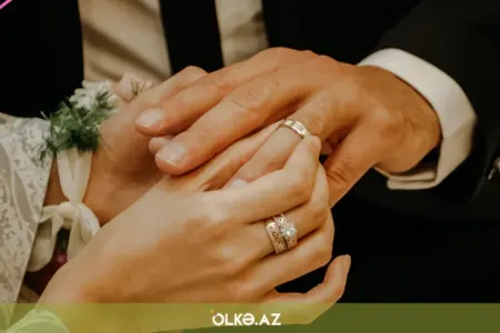 "Evlənməmək vətənə xəyanətdir" - Bu ölkədə qəribə qadağa