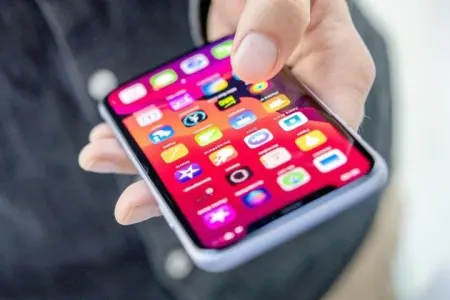 Xanım direktorun kartını oğurlayıb özünə “İphone” aldı