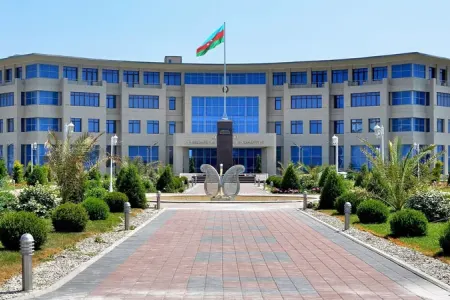 İcra hakimiyyətinin lüks avtomobili - hərraca çıxarılır