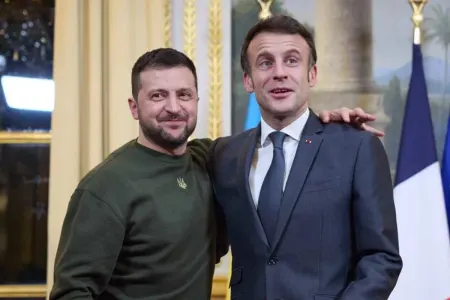 Zelenski Makronla görüşdü