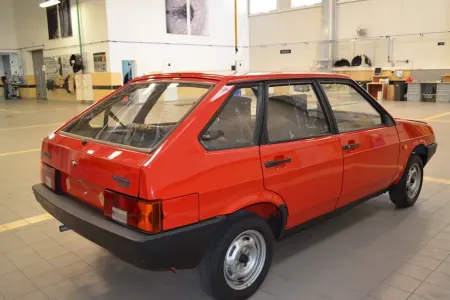 Bu VAZ-2109 "Porsche"dən baha satılır