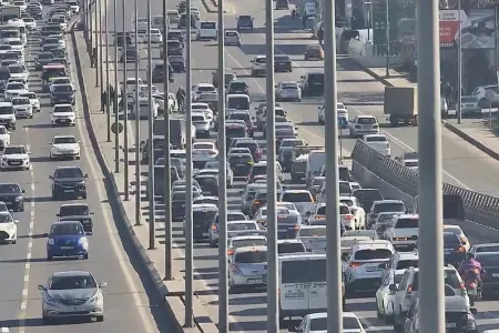 Bu küçədə qəza oldu, - yolda sıxlıq yarandı