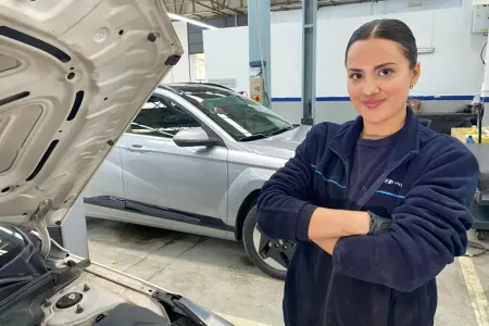 Avtomobil təmiri sexində ali təhsilli - QADIN