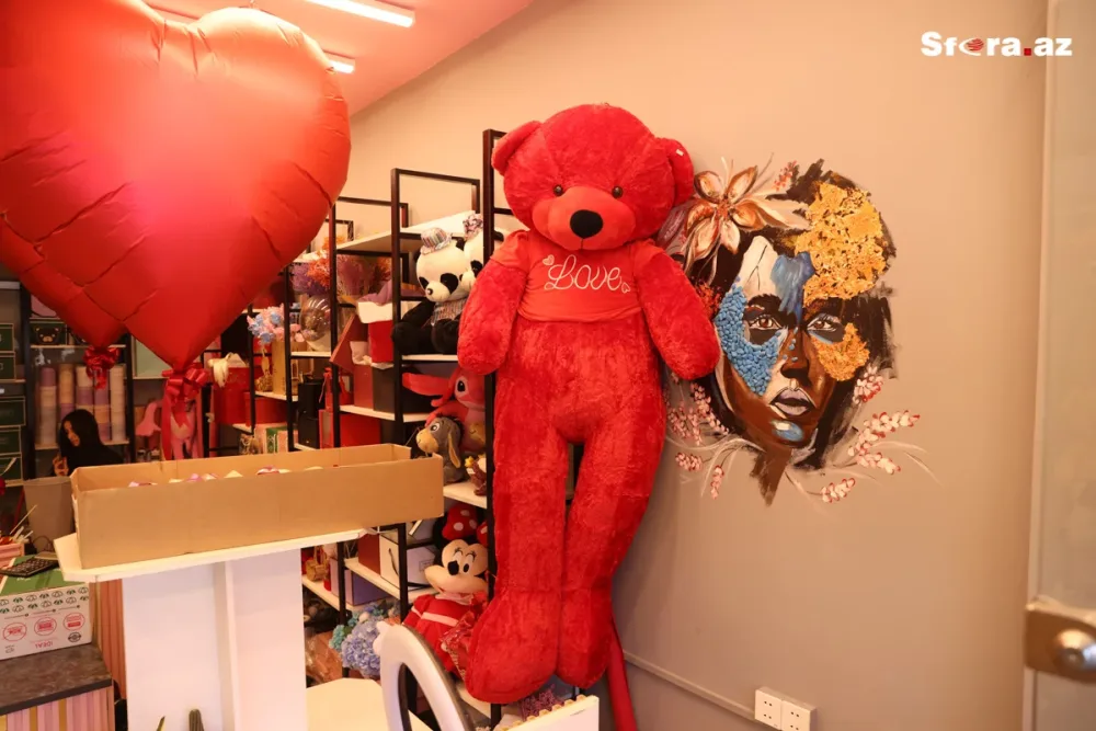 15 manatdan 3 min manatadək buketlər satılır - 8 Mart ab-havası + REPORTAJ