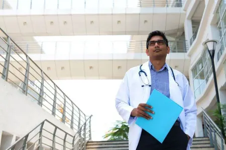 Qadın həkimdən qayınanası üçün zəhər istəyib