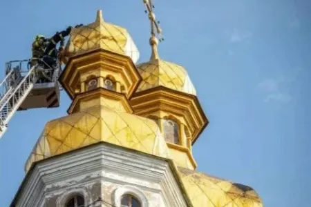 Raket zərbələri Kiyevdəki məşhur məbədə ziyan vurdu