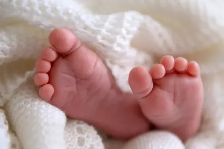 Qaynar su içən iki yaşlı uşaq öldü