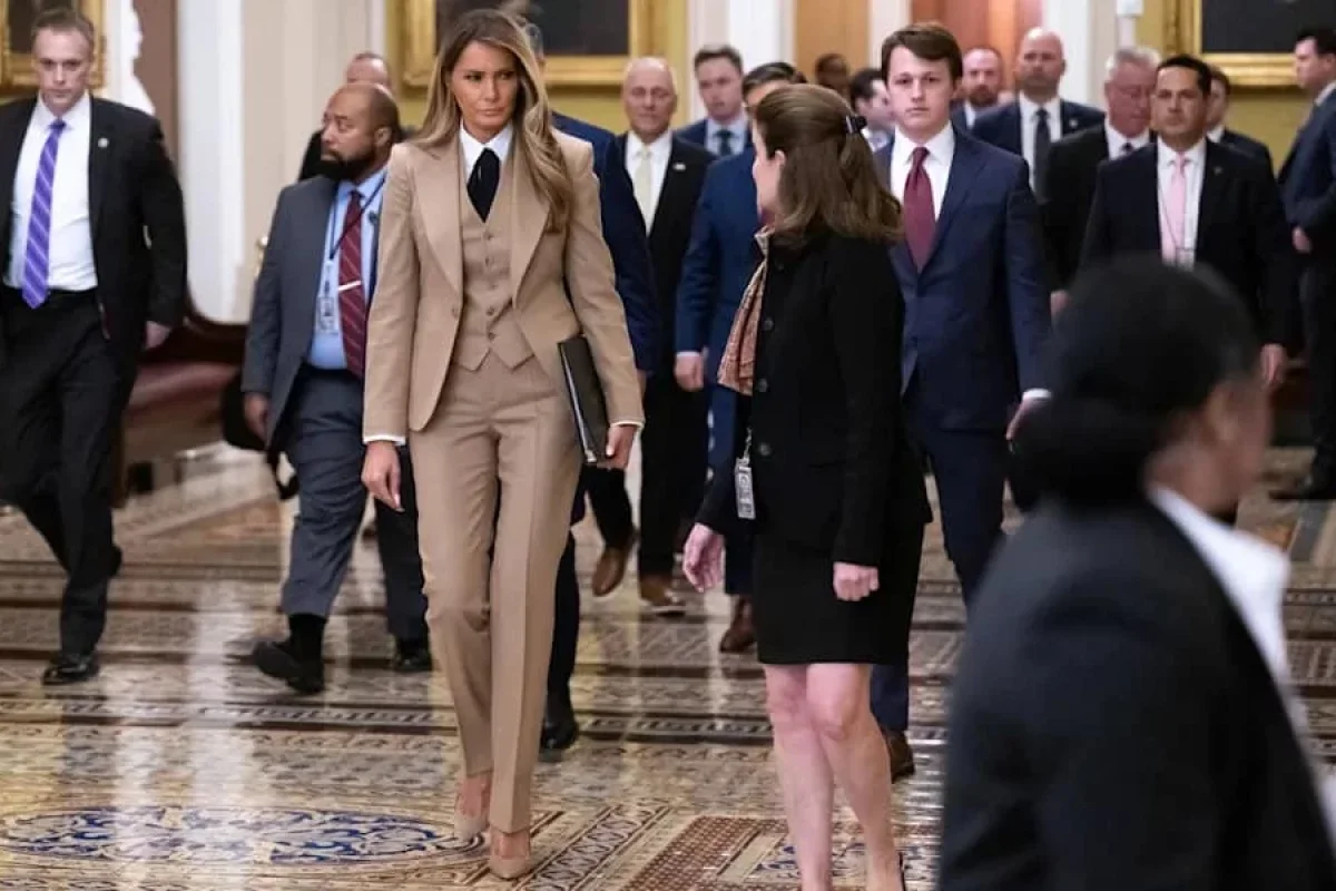 Xanımlar üçün kostyum - yenidən dəbdədir?