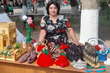 63 yaşlı arıçı qadın: - "İş çətindir, amma məhsul kimi şirin gəlir"