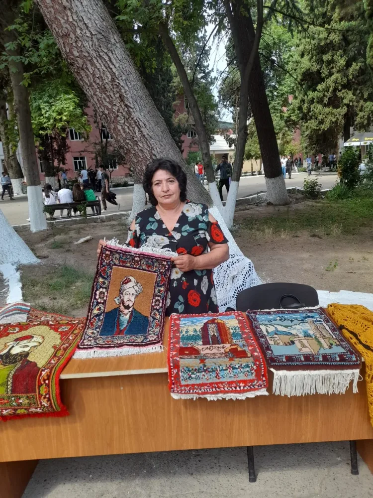 63 yaşlı arıçı qadın: - "İş çətindir, amma məhsul kimi şirin gəlir"