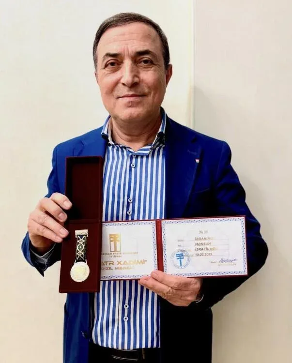 Xalq artisti təltif olundu