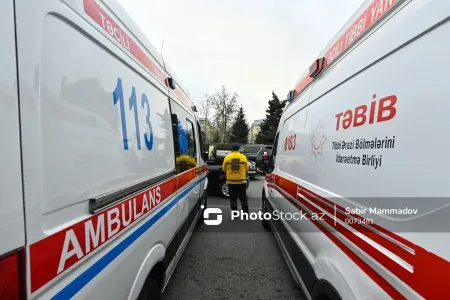 "İki ildir, maaşımız karta yüklənəndən sonra əlimizdən alınır" - Gömrük Hospitalının həkimləri