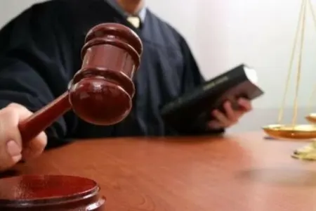 Prokuror keçmiş diplomata 10 il cəza istədi