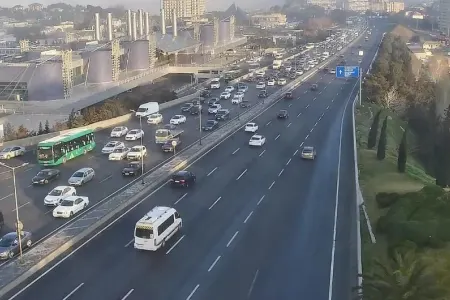 Bu 11 yolda tıxac var - __NEWL__