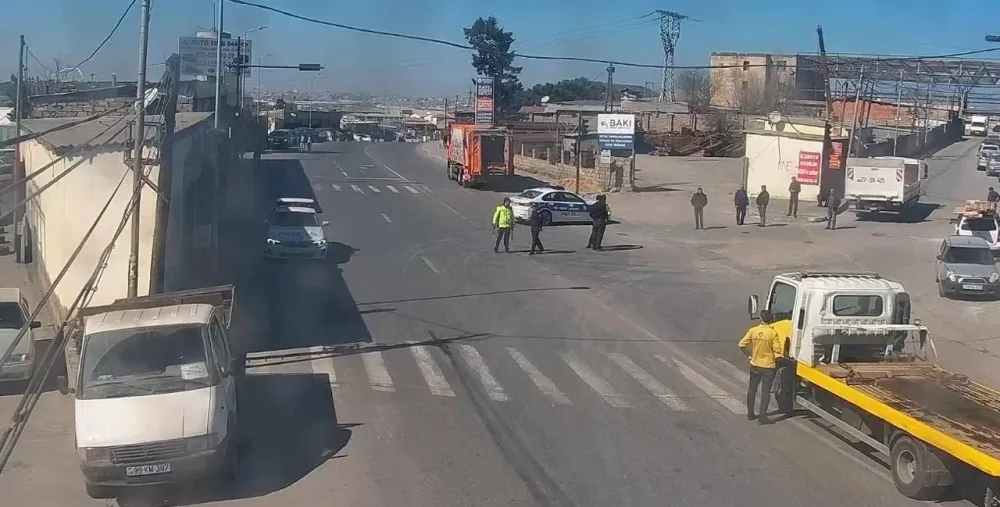 “Baksol yolu”nda yük maşını aşdı, hərəkət dayandı