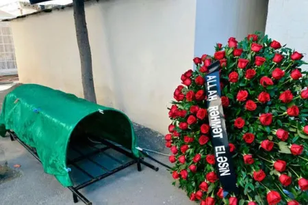 İzzət vəfat etdi - FOTO